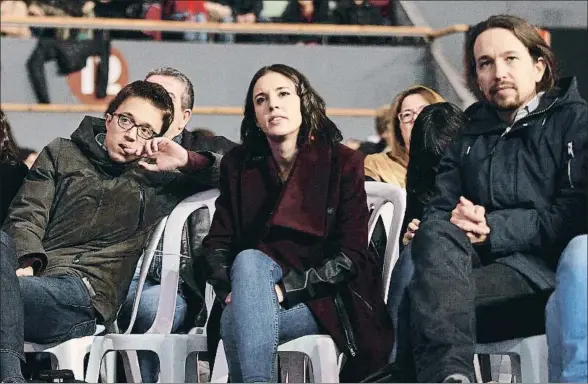  ?? EMILIA GUTIÉRREZ ?? Íñigo Errejón, Irene Montero y Pablo Iglesias, durante el congreso de Vistalegre 2, cuando Podemos arrancaba el
VISTALEGRE. 2017 con aires de cisma, y en el que Iglesias logró una victoria cómoda sin ser aplastante.