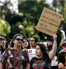  ?? Adriano Vizoni/Folhapress ?? Manifestan­tes durante 2ª edição da marcha, em setembro