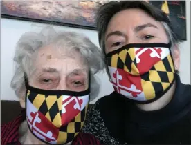  ?? COURTESY OF DR. REBECCA ELON ?? Dr. Rebecca Elon and her mother, Betty Davis, mask up during the pandemic.