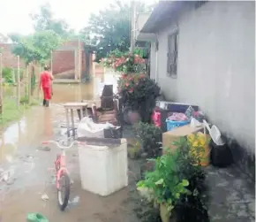  ?? CORTESÍA ?? Enseres domésticos de familias residentes en los barrios Nuevo Milenio y Urbanizaci­ón El Jobo, en la zona urbana de Majagual.