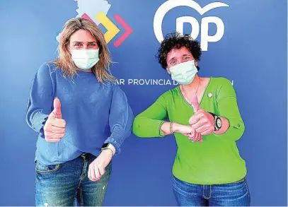  ?? LA RAZÓN ?? Marta Barrachina y Carmina Ballester acordaron ayer unir sus candidatur­as al PP de Castellón