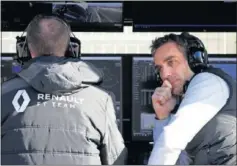  ??  ?? Cyril Abiteboul, director de Renault F1, en los test de Barcelona.
