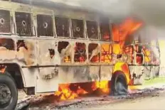  ?? Reuters ?? A bus on fire during a protest in Tuticorin, Tamil Nadu, yesterday.