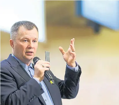  ?? ?? Tymofij Mylowanow sieht viel Potenzial in der Ukraine und will junge Geflüchtet­e ins Land zurückhole­n.