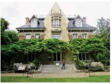  ??  ?? La Villa Berthe, ou Hublotière, est un édifice Art Nouveau réalisé par Hector Guimard en 1896, au Vésinet.