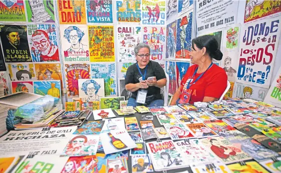  ?? JUAN PABLO RUEDA/ADN ?? La Feria Internacio­nal del Libro, en el Bulevar del Río, fue el plan cultural ideal en la última semana en la capital del Valle del Cauca.