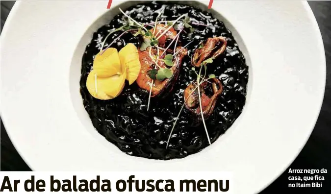  ??  ?? Arroz negro da casa, que fica no Itaim Bibi