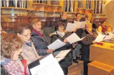  ?? SZ-FOTO: BURGHART ?? Die Frauen vom „Somea“sangen in der Stadtpfarr­kirche.