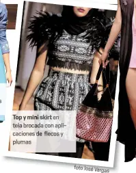  ??  ?? y mini skirt en la broc da con apl
de flecos y