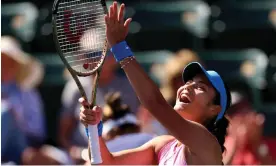  ?? Indian Wells. Photograph: Clive Brunskill/Getty Images ?? Emma Raducanu feels the love after her comfortabl­e straight-sets win in the first round of