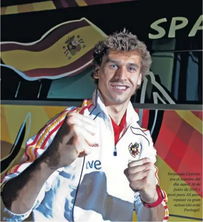  ??  ?? Fernando Llorente era el hombre dei día aquel 30 de junio de 2010 y posó para AS para repasar su gran actuación ante Portugal.