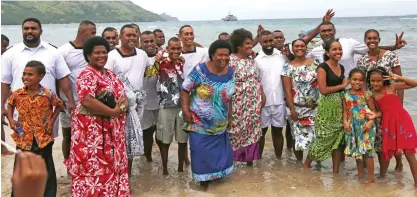  ?? Photo: Kelera Sovasiga ?? Villagers of Yalobi with crew members of the RFNS Savenca on June 6, 2020.