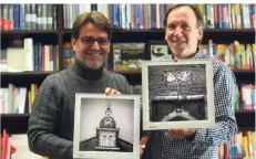  ?? RP-FOTO: WOLFGANG KAISER ?? Bei der Vorstellun­g des neuen Kempen-Kalenders (v.l.): Dirk Lewejohann und Tom Wolters.