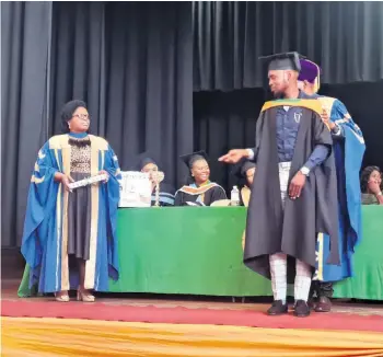  ?? ?? Director PD Dlamini is ready to award the Diploma in Management Assistant to Mzwandile Luhlongwan­a after Vice Chancelor Dr MD Hlubi puts the academic hood on him