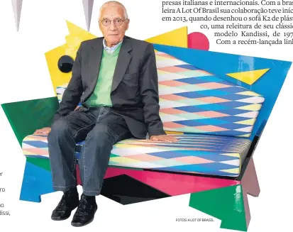  ??  ?? j
O designer italiano Alessandro Mendini sentado no sofá Kandissi, de 1979 FOTOS: A LOT OF BRASIL