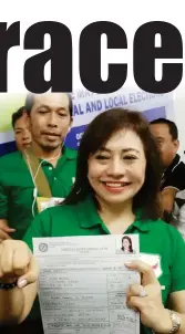  ?? (PJ ORIAS) ?? FORMER Councilor Candy Darimbang files her certificat­e of candidacy for Mayor under the Partido Federal ng Pilipinas Party yesterday afternoon at the City Comelec Office. His husband, former LTFRB-10 regional director Mandangan Darimbang also earlier filed his candidacy for City Councilor for District 2 under the same political party.