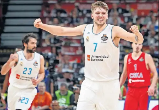  ??  ?? FELICIDAD. Luka Doncic celebra una canasta ante el CSKA de Moscú. El esloveno firmó 16 puntos y 18 de valoración.