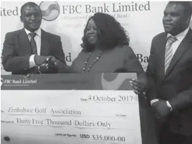  ??  ?? ZGA president Mufaro Chivonivon­i (left) receives a $35 000 cheque from the FBC head of marketing Priscilla Sadomba in Harare on Wednesday. On the right is the bank’s brand manager Roy Nyakunuwa.
