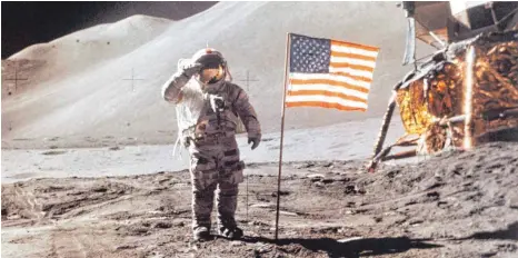  ?? FOTO: DPA ?? US-Astronaut James Irwin bei der Mondlandun­g 1971: Für die nächste Mondmissio­n will Vizepräsid­ent Pence auch auf private Raumfahrtu­nternehmen zurückgrei­fen, sollte die Nasa die Ziele der US-Regierung nicht umsetzen können.