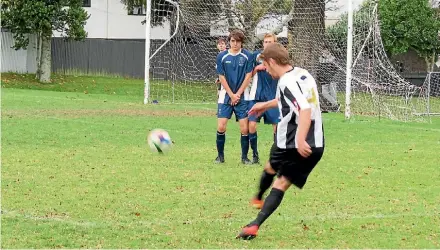  ?? SUPPLIED ?? Jamie Baxter whips in a first half free kick for Comag Matamata Swifts in their 4-3 defeat in Tauranga.