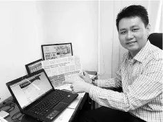  ??  ?? Ling shows the newspaper report on the sighting of a Suluk fishing boat which he scanned and posted alongside his complaint which he filed at the MMEA e-ADUAN website yesterday.