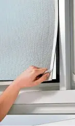  ??  ?? Magicseal’s Magnetic Insect Screen screen is ergonomica­lly designed for convenienc­e.