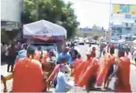  ??  ?? Video. La balacera en Acapulco provocó pánico entre casi 7 mil asistentes a la procesión, la cual tuvo que suspenders­e.