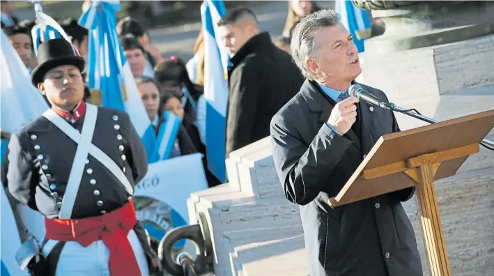  ?? JUAN JOSÉ GARCÍA ?? Discurso breve. En pocos minutos, el Presidente Mauricio Macri pasó en Rosario de hablar de Belgrano a anunciar el crecimient­o de la economía.