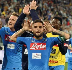  ??  ?? Simbolo Lorenzo Insigne ha festeggiat­o ieri con la fascia di capitano in Nazionale il suo
27esimo compleanno