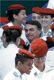  ?? Pedro Ladeira - 19.abr.2017/Folhapress ?? Bolsonaro em evento no colégio militar de Brasília no dia 19