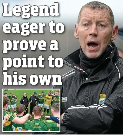  ?? SPORTSFILE ?? In charge: Ciaran Carey looks on from the sideline and (inset) a pep talk for his Kerry players