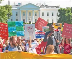  ?? AFP ?? PROTESTAS. Ayer hubo marchas en Washington y otras ciudades.