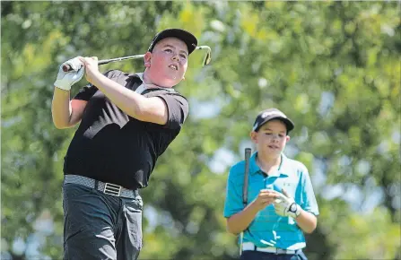  ?? JULIE JOCSAK THE ST. CATHARINES STANDARD ?? John Kingdon of Sawmill Golf Course teeing off at the Niagara District Junior Golf Tour stop Friday at Willodell Golf Course Friday in Port Robinson.