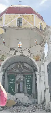  ??  ?? Los restos de la iglesia de Santiago Apóstol en Atzala.