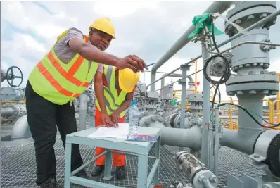  ?? ZHANG PING / XINHUA ?? Workers at the Mtwara natural gas project in Tanzania. The pipeline, constructe­d by China National Petroleum Corp, is one of the projects in the Belt and Road countries and regions.