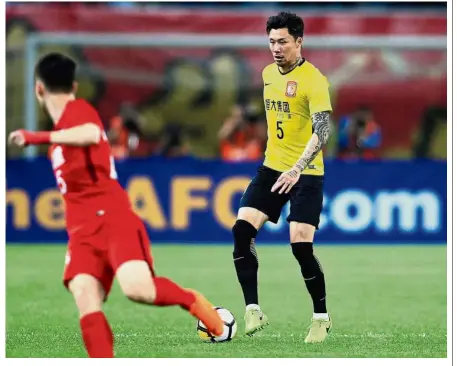  ??  ?? Improvisat­ion: Guangzhou Evergrande’s Zhang Linpeng (right) wearing a number 15 jersey with the number 1 covered by tape, during the AFC Champions League round of 16 match against China’s Tianjin Quanjian on Tuesday. Guangzhou docked the pay of five...