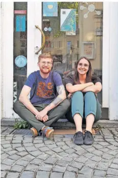  ?? FOTO: DAVID LEMM ?? Die beiden Kulturscha­ffenden Peter Haaf und Jannica Hümbert leiten das diesjährig­e Graffiti-Festival in Saarbrücke­n.
