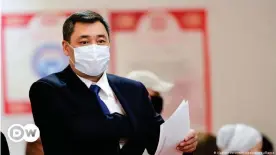  ??  ?? Президент Кыргызстан­а Садыр Жапаров во время референдум­а о поправках в конституци­ю