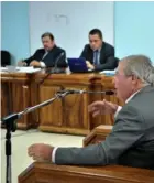  ?? Ln ?? En febrero del 2012 fue uno de los juicios. Hernández (primer plano) rindió su declaració­n.