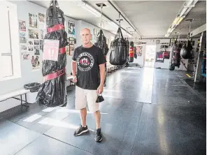  ?? BOB TYMCZYSZYN
TORSTAR ?? Bruce Greenlaw at the St. Catharines Boxing Club gym which has been adapted for virus precaution­s.
