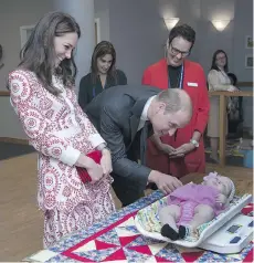  ?? GETTY IMAGES ?? Kate and William, the Duchess and Duke of Cambridge, appear enthralled with three-month-old Jasmine as she was being weighed at Sheway, where vulnerable moms get help with issues such as addiction.