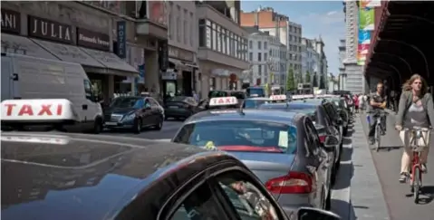  ?? FOTO SARAH VAN DEN ELSKEN ?? De taxisector staat op zijn achterste poten.