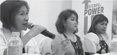  ?? JOY TORREJOS ?? (From L-R) Dr. Parolita A.Mission, Nutrition Program VII Coordinato­r;
Dr.Azucena Dayanghira­ng, Deputy Executive Director of National Nutrition Council; and Raquel Buere answer questions from the media
during a press conference.