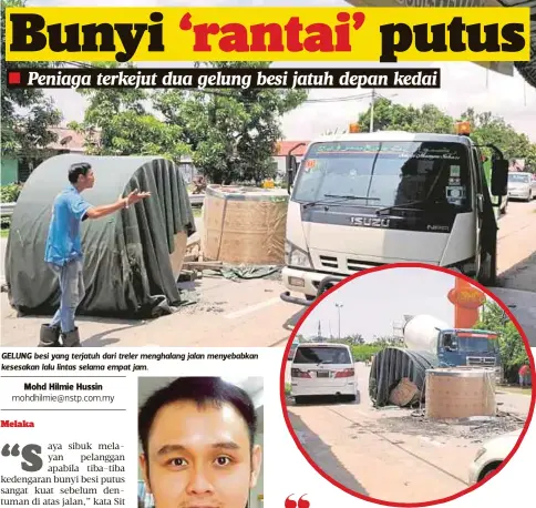  ?? Sit Kee Siong
FOTO: MOHD HILMIE HUSSIN ?? GELUNG besi yang terjatuh dari treler menghalang jalan menyebabka­n kesesakan lalu lintas selama empat jam. Ketika dua gelung besi ini terjatuh dari treler berkenaan, sebuah kereta Hyundai Atos dipandu seorang wanita melalui jalan itu ke pusat bandar”