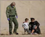  ??  ?? A migrant turns herself in to border agent.