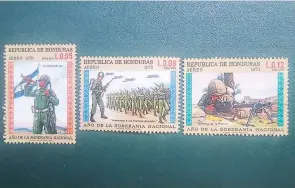  ??  ?? Algunas estampilla­s de exaltación militar de una serie emitida en 1970, un año después de la guerra contra El Salvador.