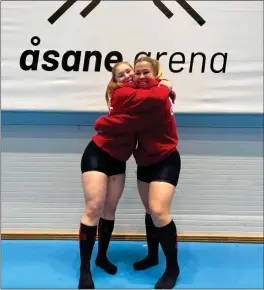  ?? FOTO: PRIVAT ?? Eli Karoline Hamnvik Hansen og Camilla Jonette Fagerlund Rasmussen er gode «lagvenninn­er» i styrkeløft.