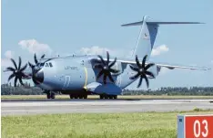  ?? Foto: Flugplatzs­taffel TaktLwG74 ?? Im Juli 2015 landete ein Airbus 400 M der Luftwaffe zu Testzwecke­n auf dem Lech feld, ein Test, der an allen Luftwaffe Basen stattfand.