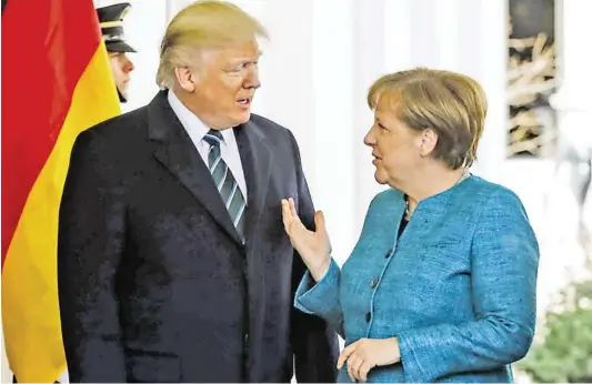  ?? BILD: SN/AP ?? Donald Trump empfing Angela Merkel am Freitag im Weißen Haus.