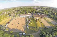  ??  ?? Blick aus der Luft auf Gut Langfort: Dort befindet sich heute das Pferdespor­tzentrum Rheinland samt der Landes-Reit- und -Fahrschule.